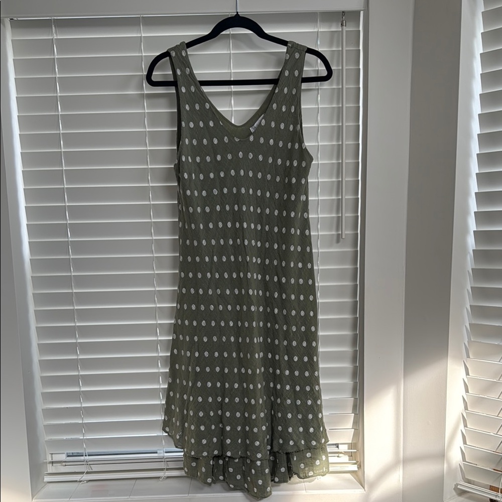 Black and White Sleeveless V-Neck Midi Sundress